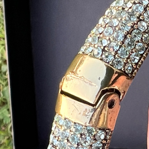 Heidi Daus Signed Hinged Cuff Bracelet Emerald Green Swarovski Crystals - Picture 13 of 15